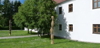 Holzstelen Deutschordenschloss