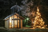 Bild Kapelle Köstlbach im Winter bei Nacht